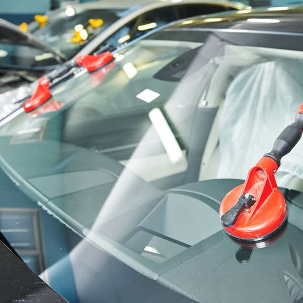 Auto glass service to contact when windshield is shattered 